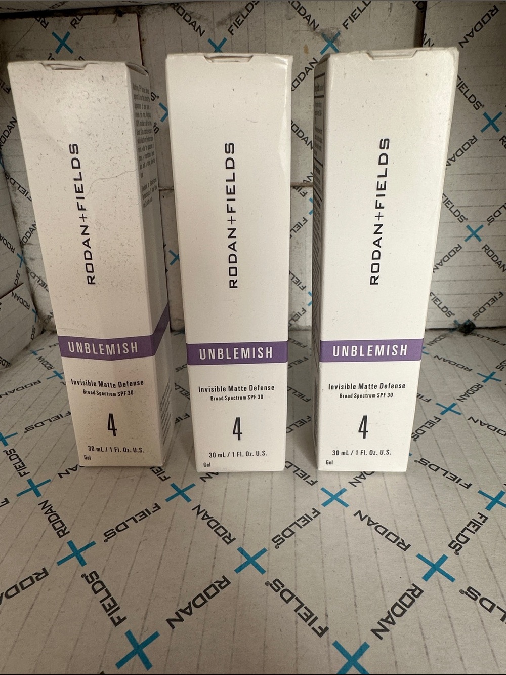 Rodan + Fields Unblemish Invisible Matte Defense SPF 30 - Shade 4 (White/Purple)